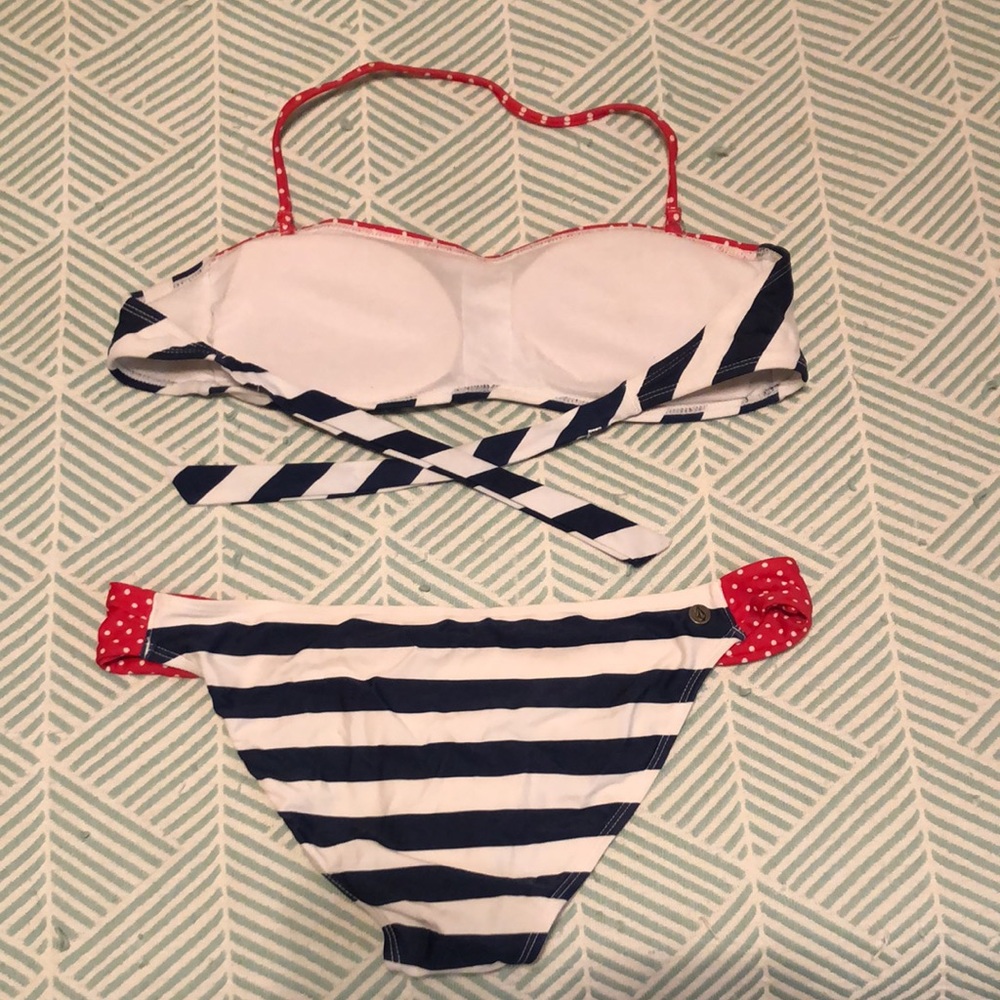 Volcom bikini - Picture 10 of 12